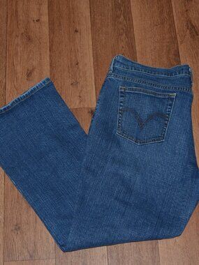 Woman's Levi's Jeans